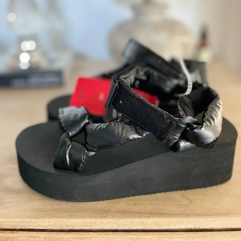 New XTI URBAN BRAND STREET STYLE Women’s Black Vegan Flatform Puffer Size 6.5/37
